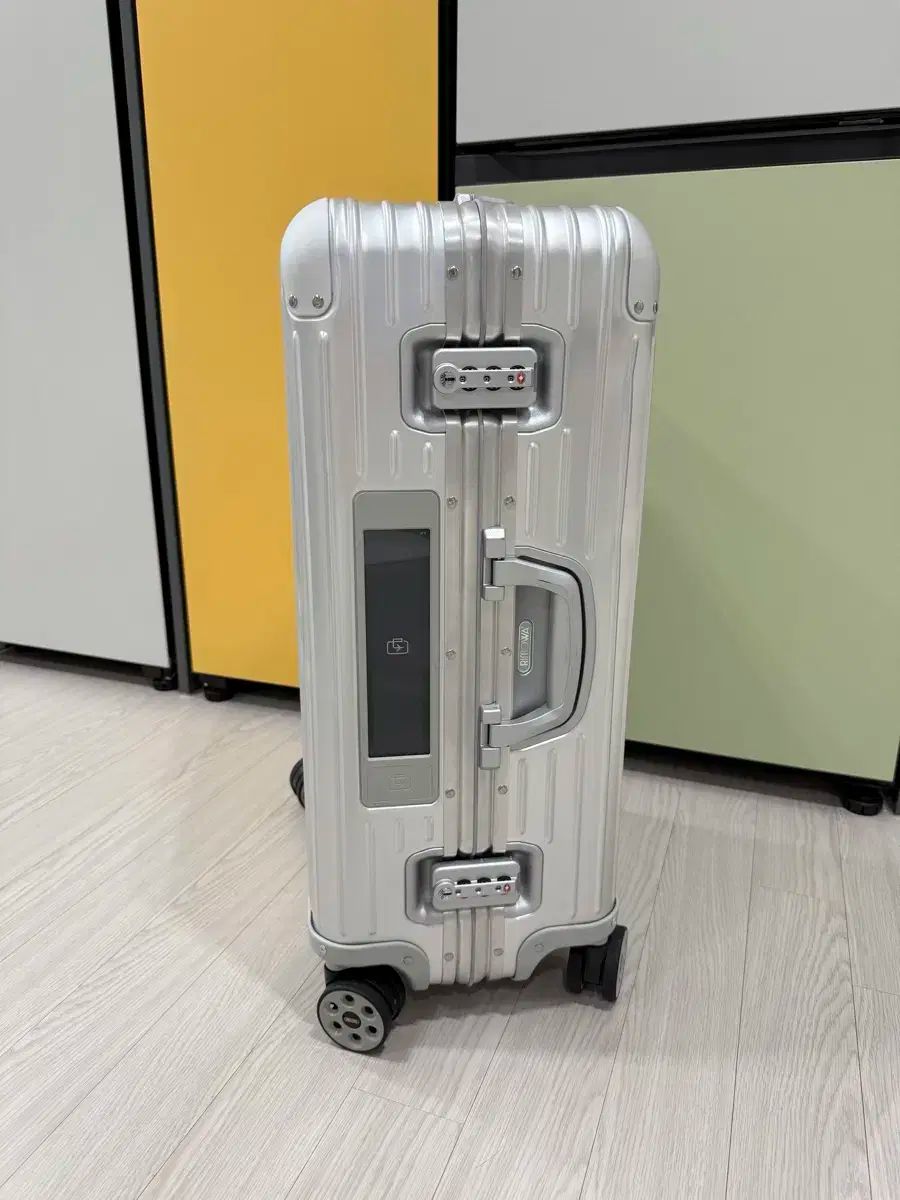 RIMOWA リモワ オリジナル トパーズ 電子タグ シルバー チェックイン M 63 サイズ 荷物用