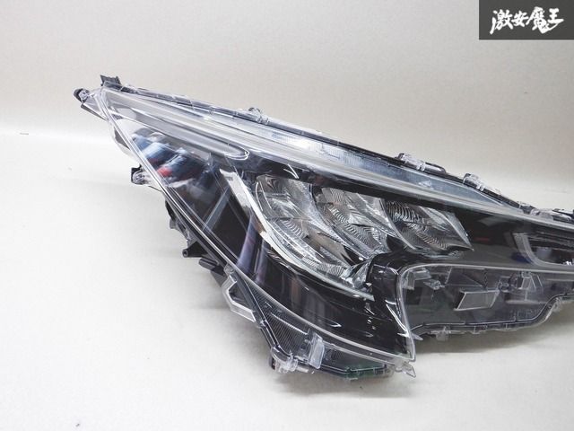 カローラツーリズム　右ヘッドライト トヨタ カローラツーリング 右ヘッドライト ブランド