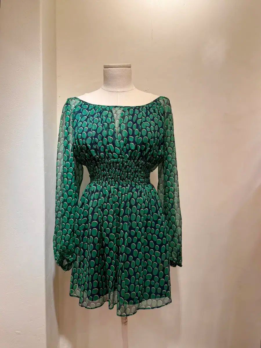 BCBG シルク 100 % ミニ ワンピース XS 55 サイズ 44