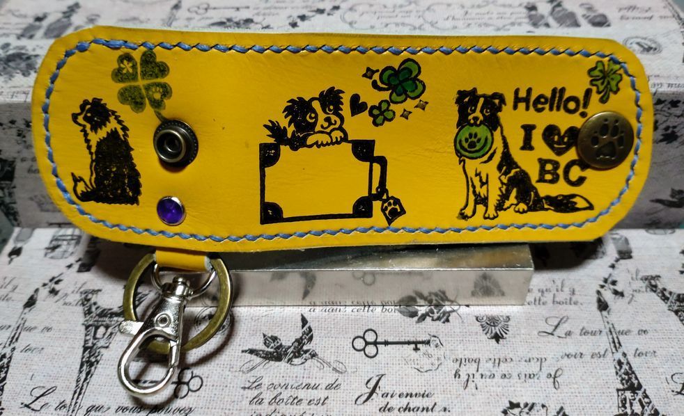 SNO.710牛革ぶらぶらキーホルダー ボーダーコリー柄 - メルカリ 