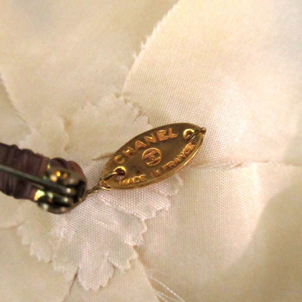 CHANEL シャネル カメリア コサージュ ブローチ アイボリー レディース 古着 SIROKUMA-CORPORATION_COM