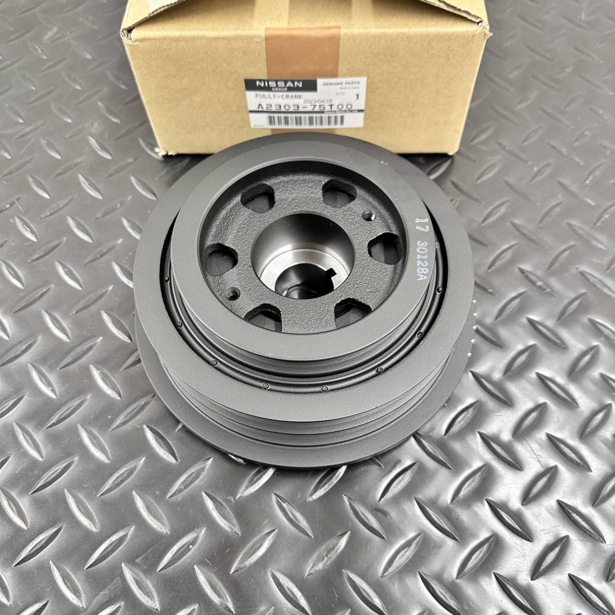 ☆新品 即納 日産 NISSAN 希少 生産廃止品 スカイライン R32 R33