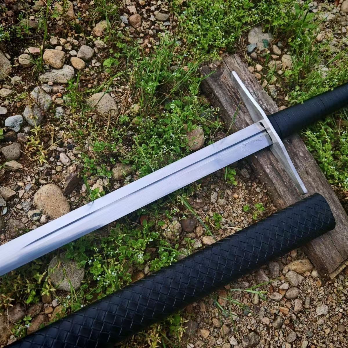維河剣  騎士剣  武装剣  西洋剣  欧剣 短欧剣 十字西洋剣』中世騎士剣（全長 108cm）｜龍泉古法鍛造