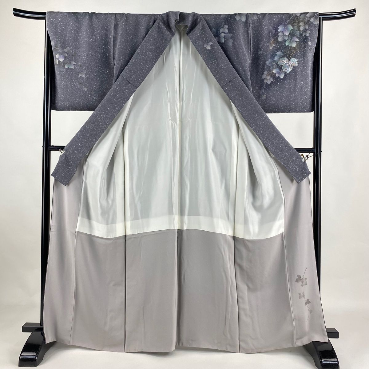 付下げ 身丈164cm 裄丈66cm M 袷 落款 蔦 宝尽くし 刺繍 金銀彩 灰紫  