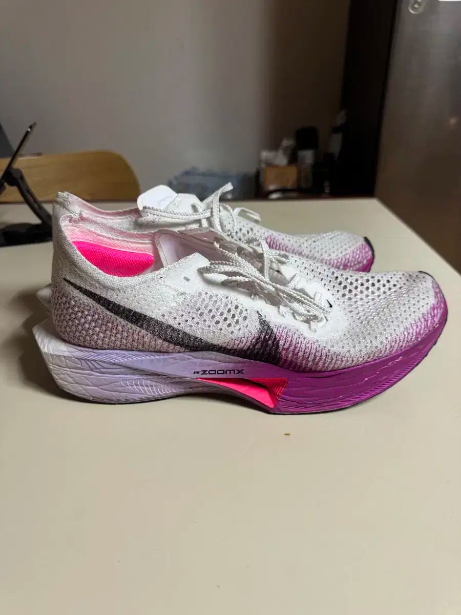 ナイキ ズームX ヴェイパーフライ ネクスト 3 白 VIVID パープル 280