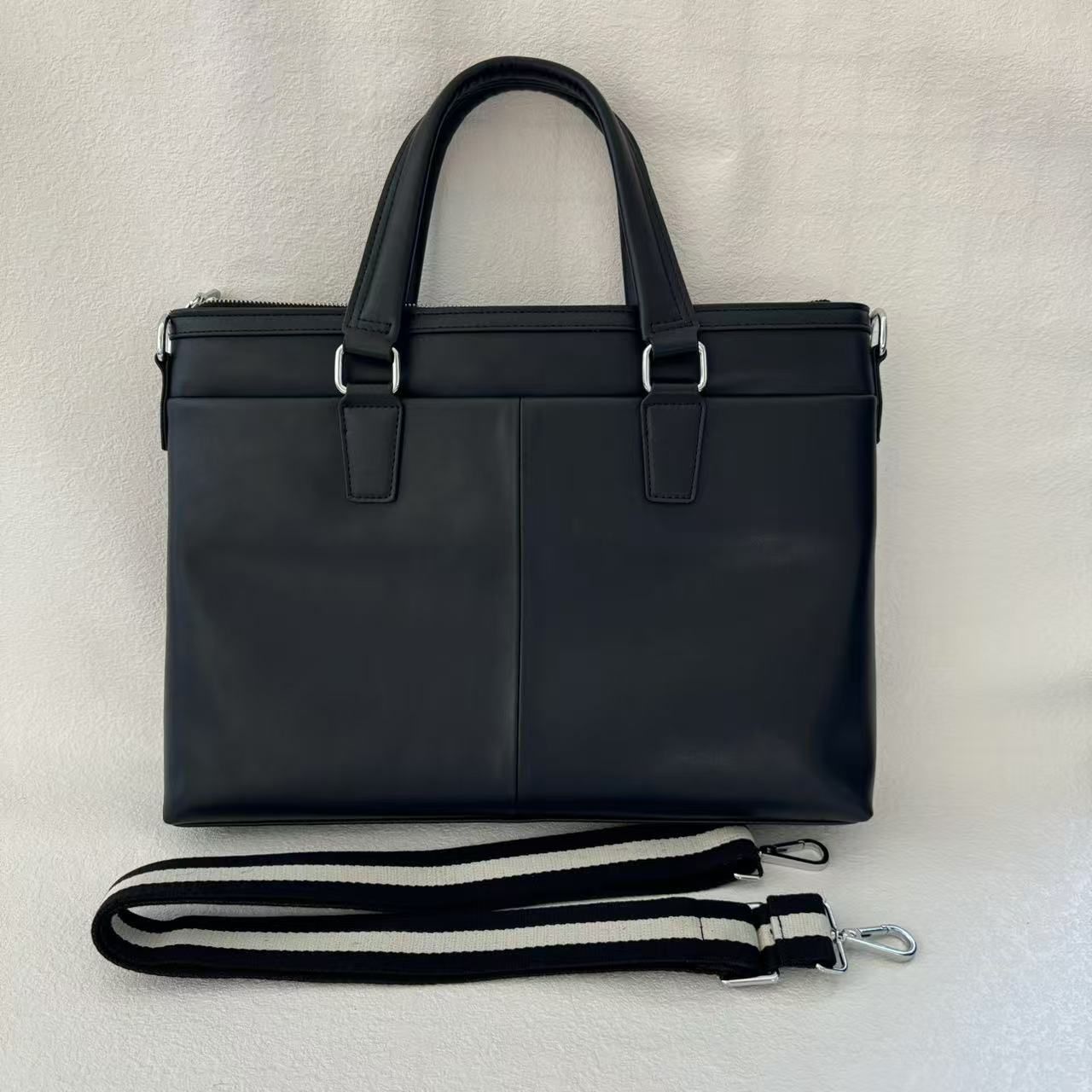 BALLY ビジネスバッグ ブラック 大容量 - メルカリ 