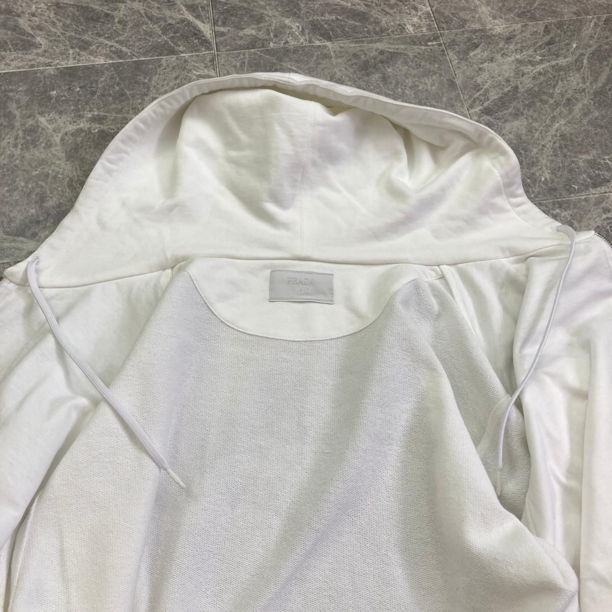 美品　現行　プラダ　三角プレート　パーカー　タオル生地　ホワイト　Mサイズ 美品 現行 プラダ 三角プレート パーカー タオル生地 ホワイト M