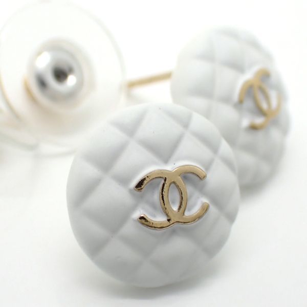 CHANEL ピアス A19C ココマーク マトラッセ ホワイト ミニ 美品
