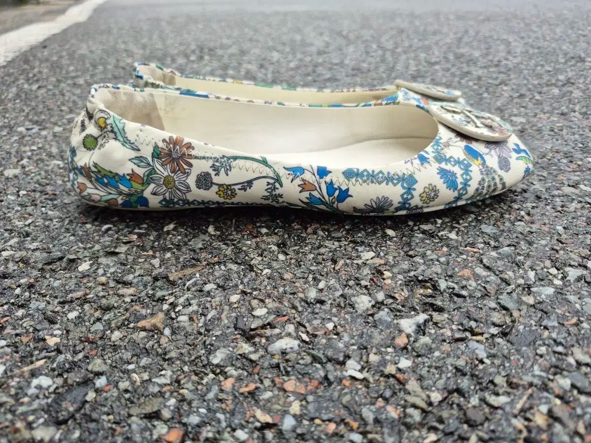 Tory Burch(トリーバーチ) フラワー パターン フラットシューズ