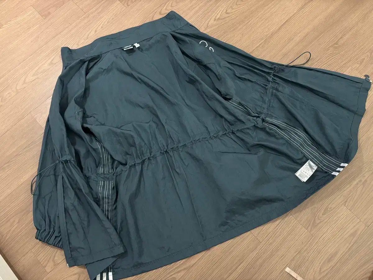 adidas アディダス