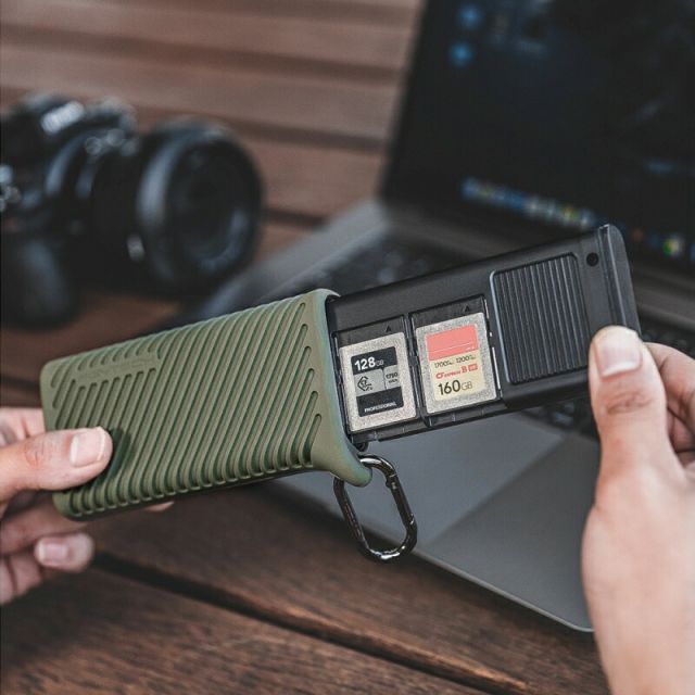 高速カードリーダー内蔵ケース