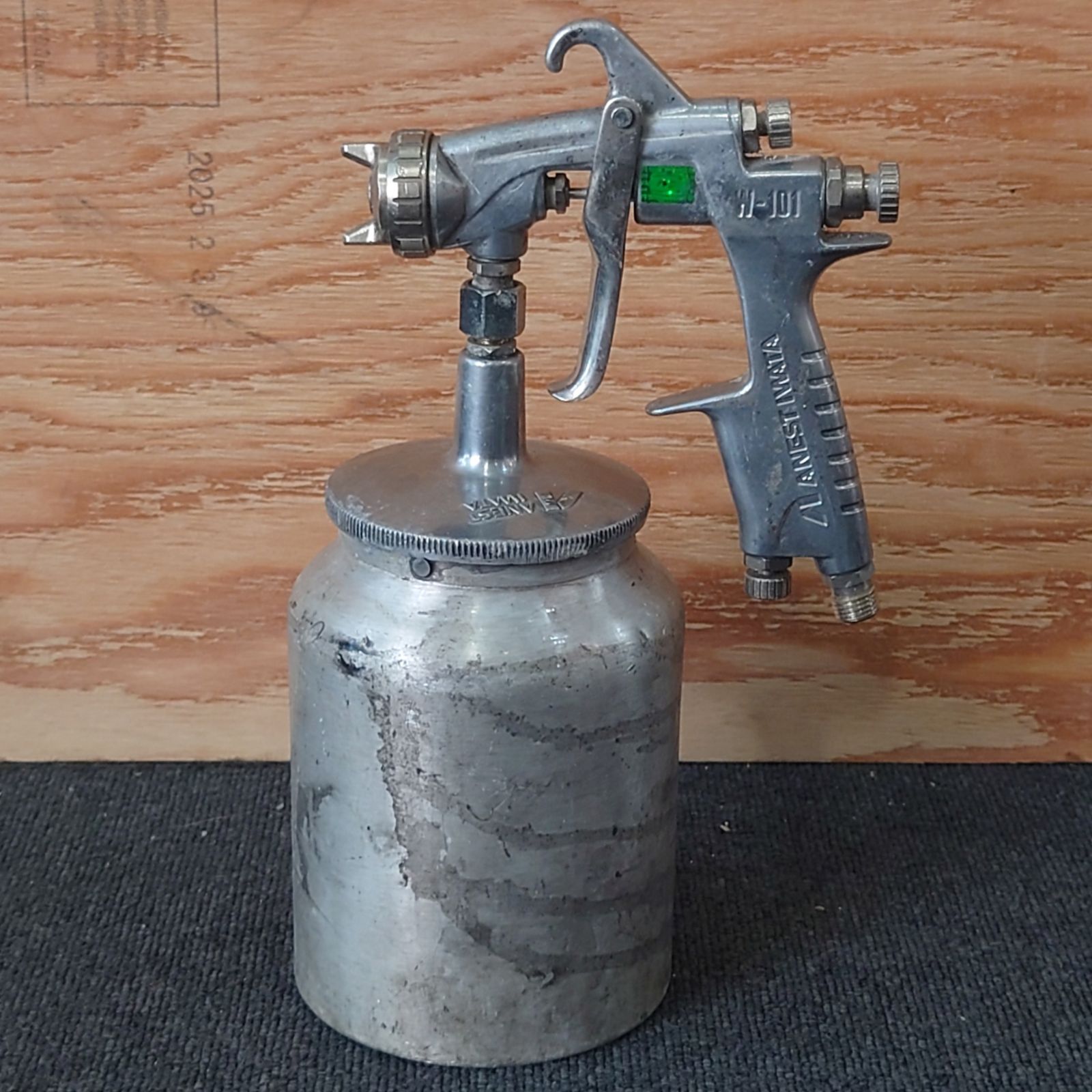 アネスト岩田 W-101 スプレーガン カップ有 現状品 エ-385