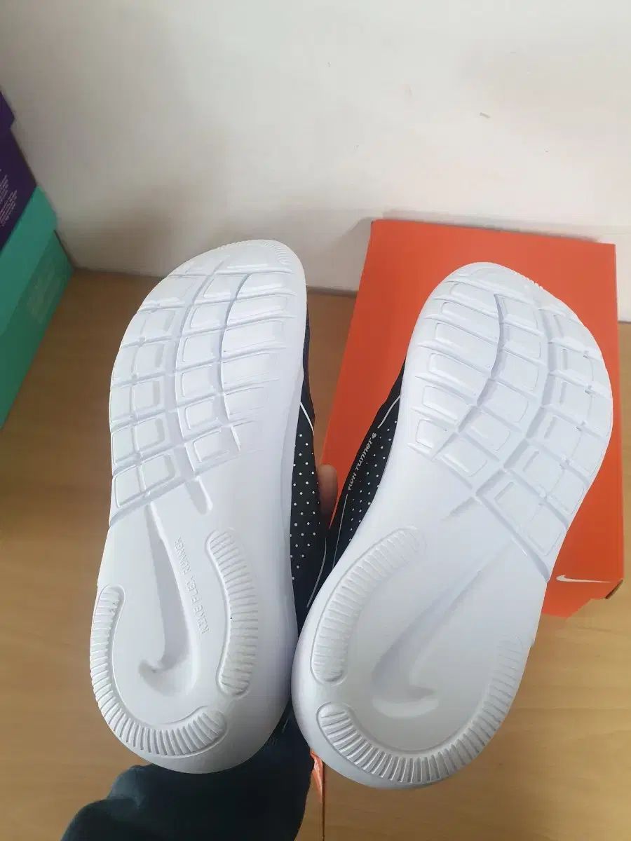 ナイキ フレックス ランナー 4 子供 スニーカー 250サイズ MERCADOAVALIA_COM_BR