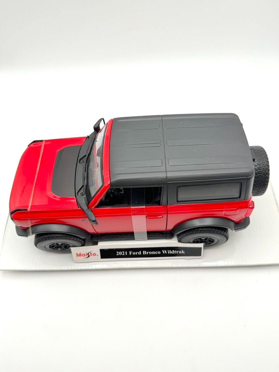 Maisto 1/18 2021 Ford Bronco Wildtrak レッド/ブラック