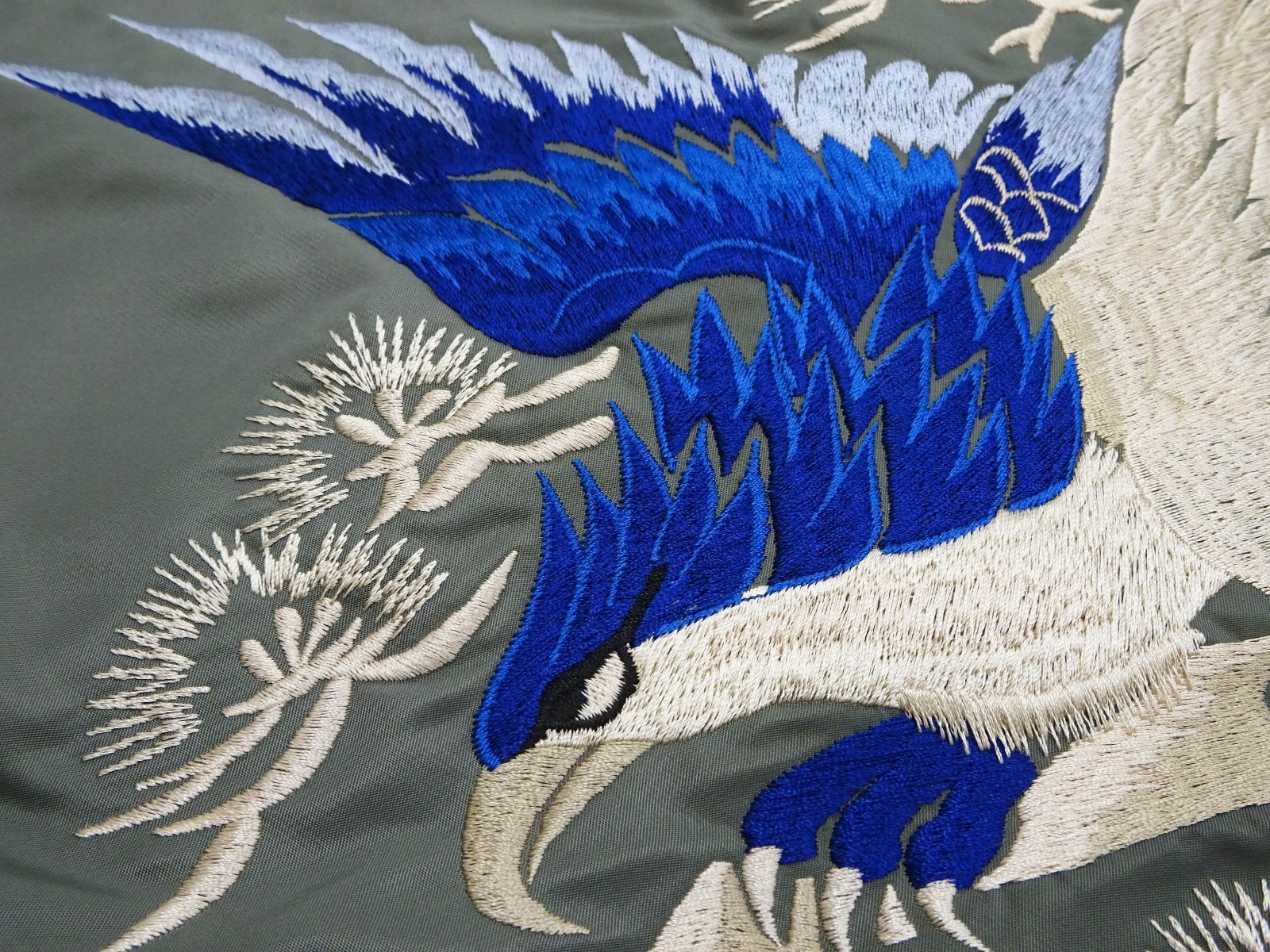 茅葺きの家の絵柄の火鉢 骨董火鉢 大きめの火鉢 茅葺きの家の絵柄の