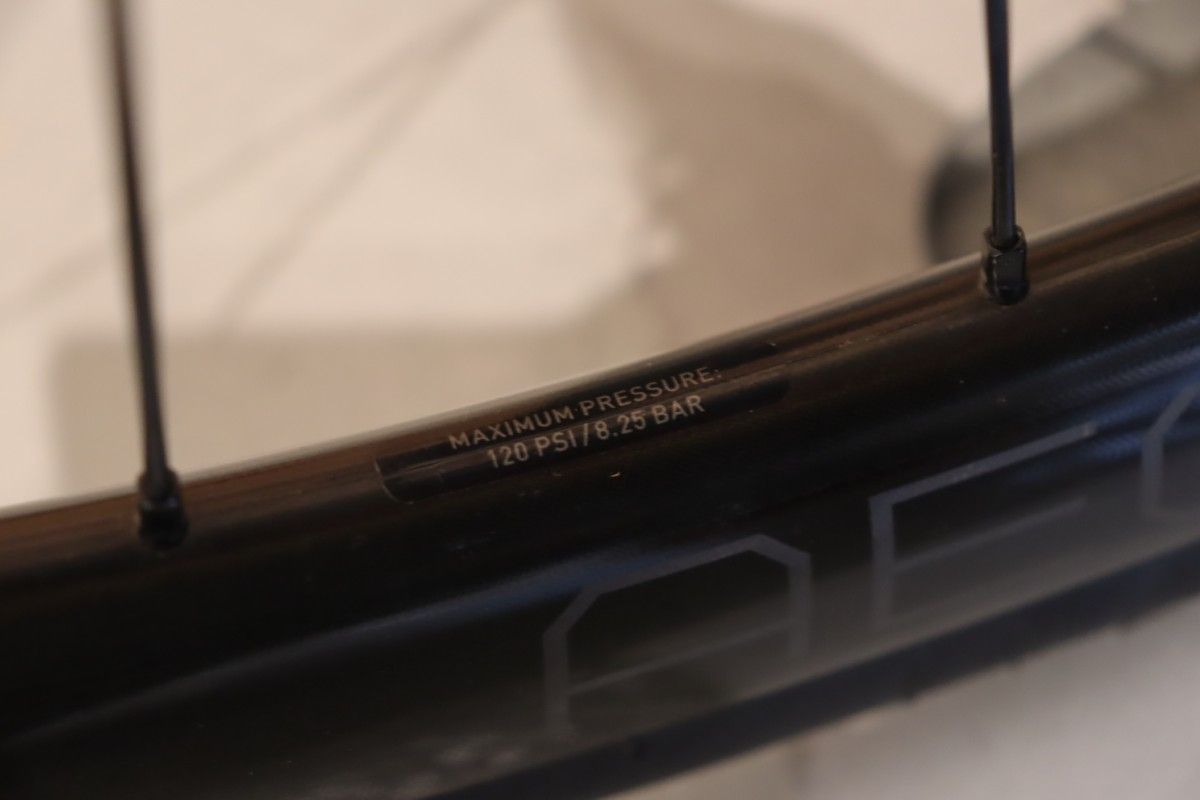【前輪ジャンク】ボントレガー BONTRAGER アイオロス AEOLUS RSL 37 TLR カーボン チューブレス ホイールセット シマノ12S/11S 【千葉店】
