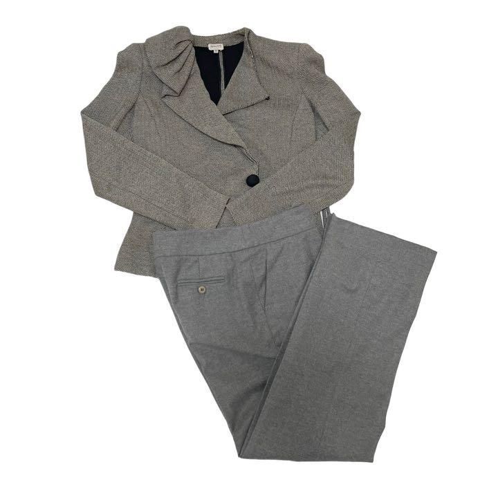 ARMANI COLLEZIONI レディース セットアップ　ジャケット　パンツ ARMANI COLLEZIONI レディース セットアップ ジャケット パンツ