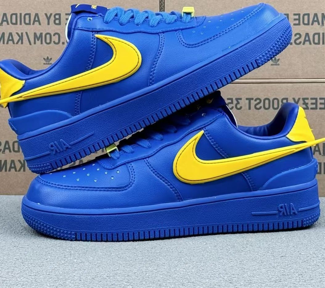 Nike Air Force 1 Low "Game Royal/Vivid Sulfur"ナイキ エア フォース 1 ロー "ゲームロイヤル/ヴィヴィッドサルファー" — 鮮やかなカラーリングが際立つコラボモデル