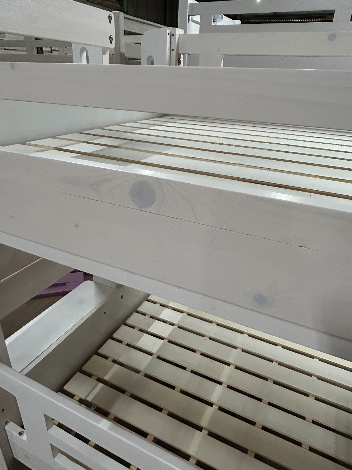 ２段ベット リーウッド ホワイト色 棚つき 照明 コンセントつき NEXPOTALLINN_EU