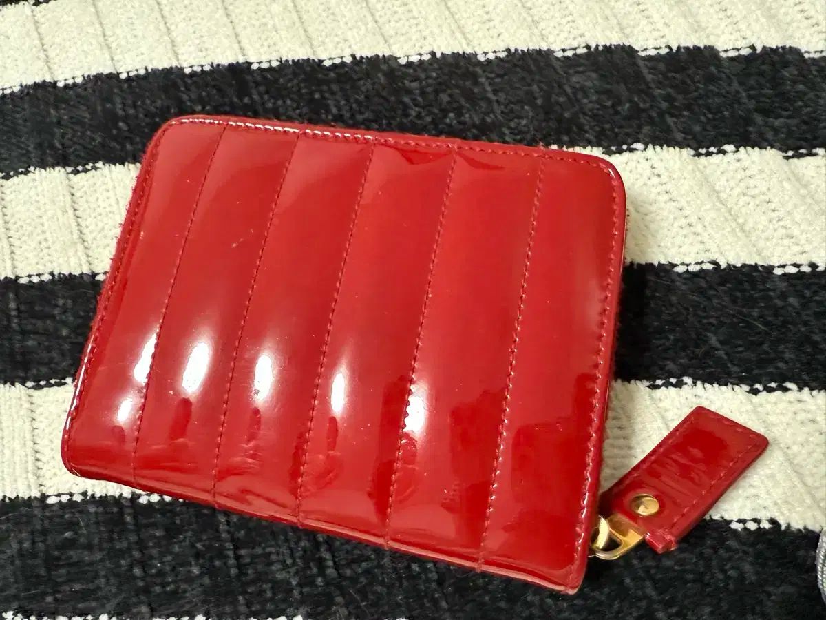 YSL エナメル 長財布 赤 YSL エナメル 長財布 赤