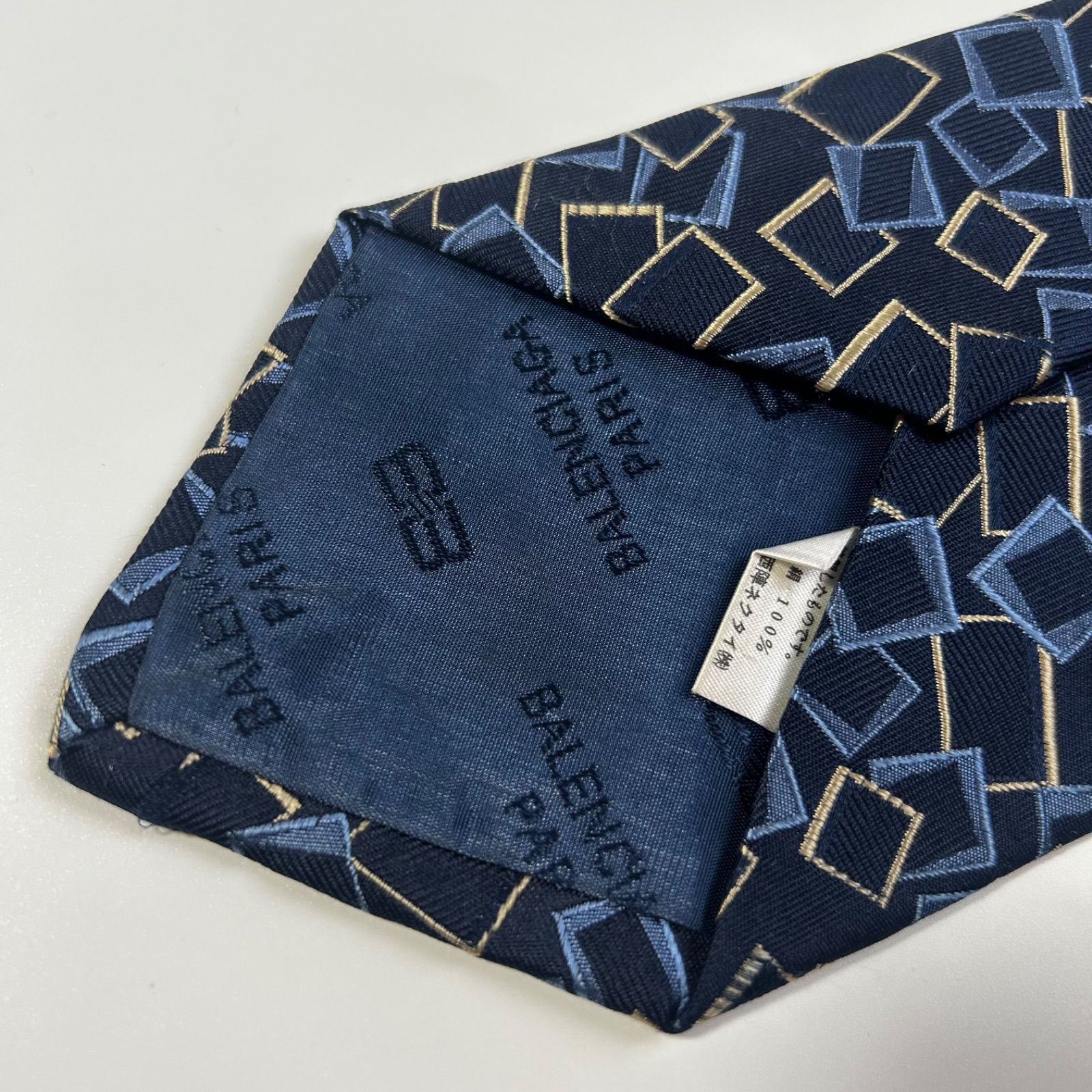 BALENCIAGA ネイビー ネクタイ Balenciaga Necktie: Sophisticated Style