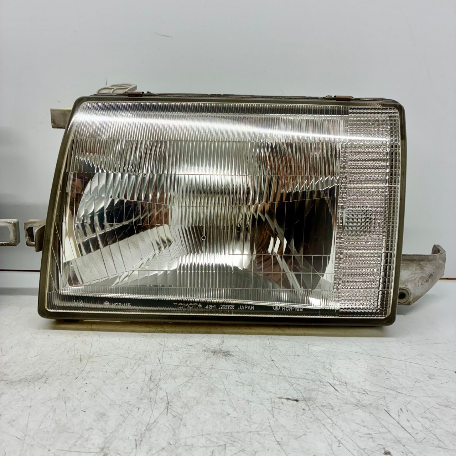 コーティング済 トヨタ YXS11 YXS10 TSS10 コンフォート ヘッドライト ランプ レンズ 左右セット LR koito 43-1 100-76343 P71484