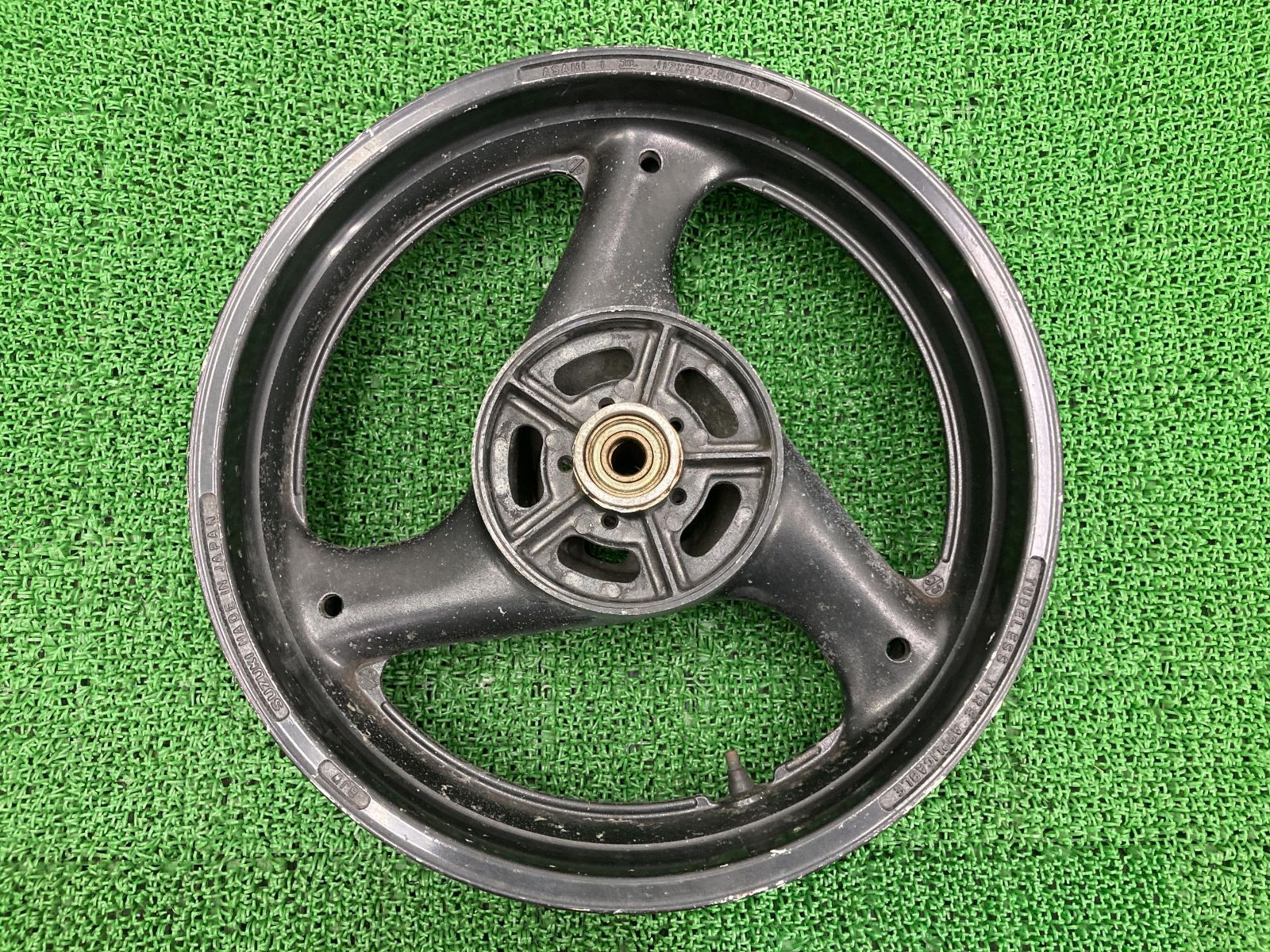 RF400R リアホイール 黒 BJW スズキ 純正 中古 バイク 部品 GK78A