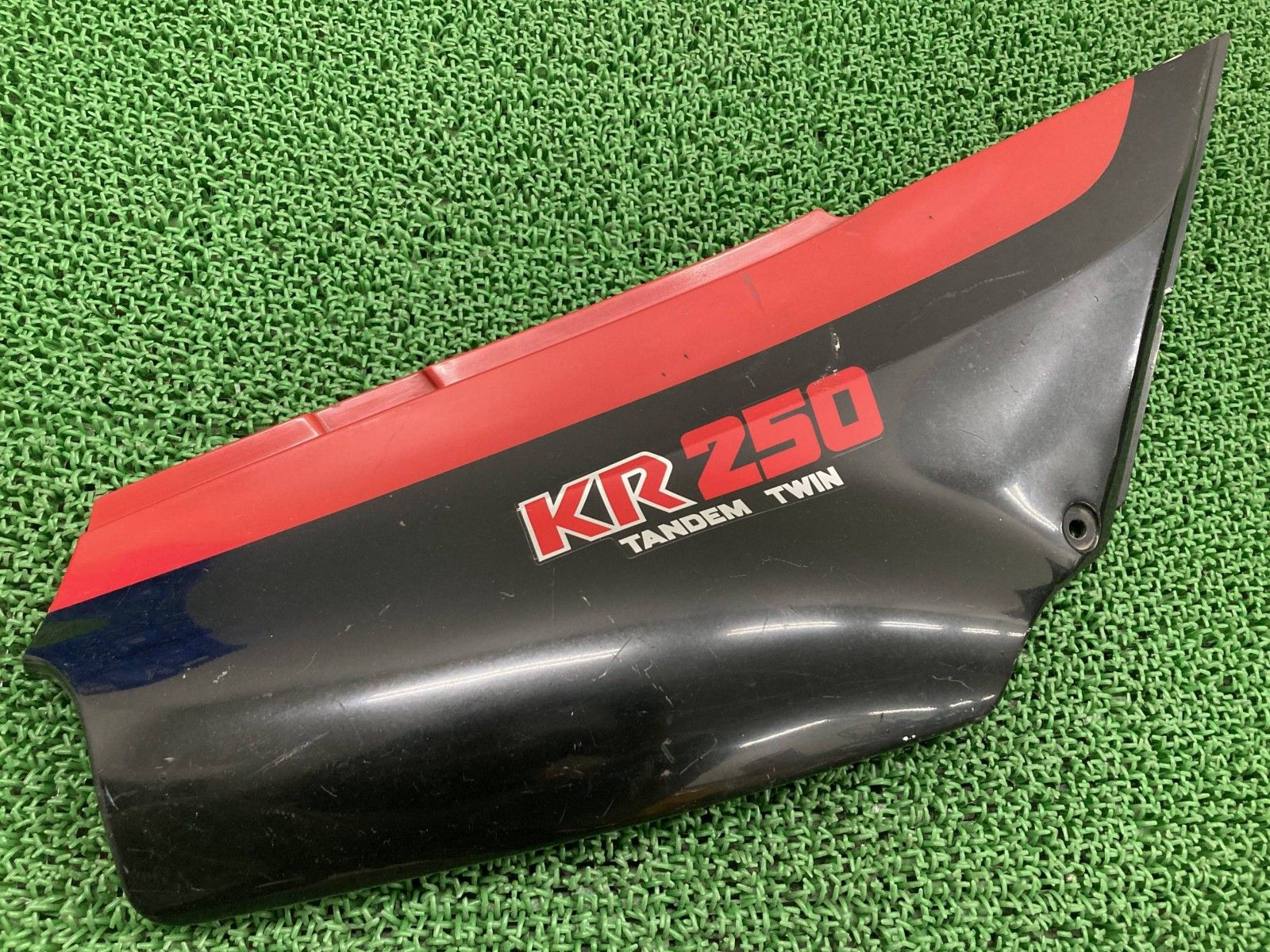 KR250 サイドカバー 36001-1274 カワサキ 純正 バイク 部品 KR250A 当時物 割れ欠け無し 品薄 品 車検 Genuine wR