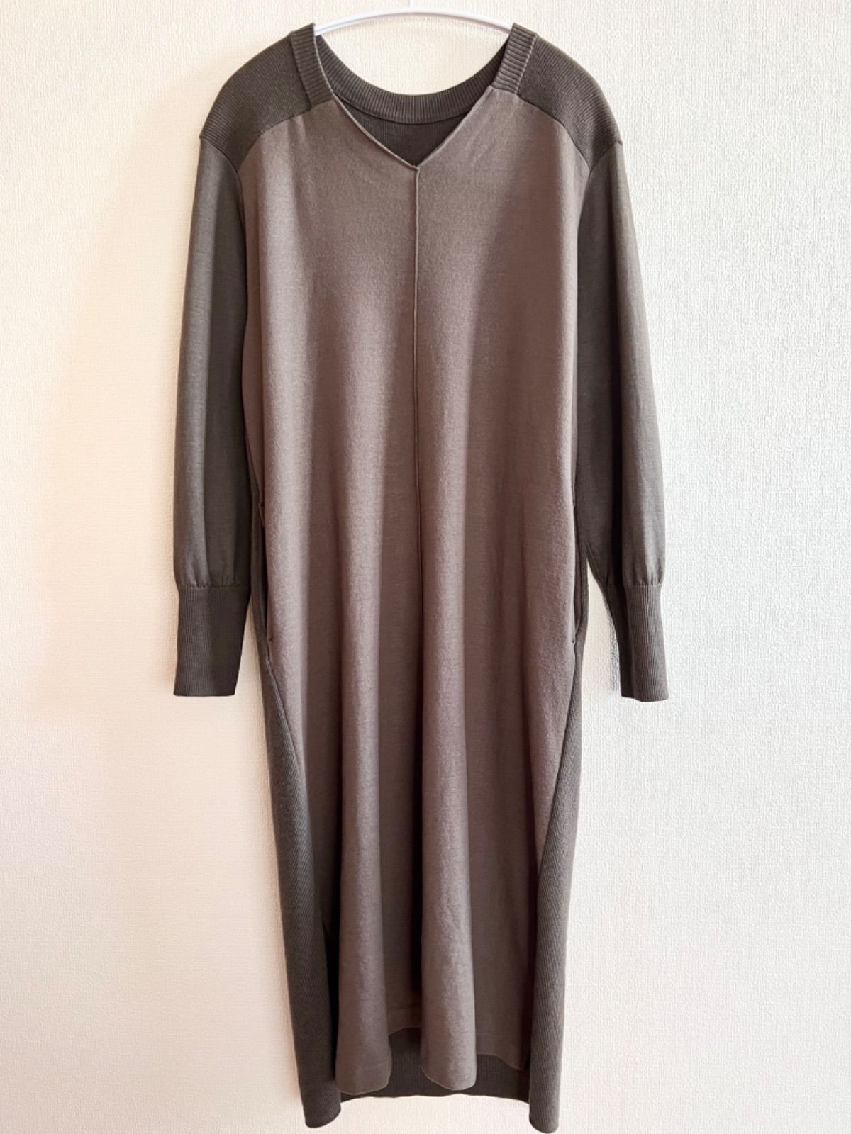 23区 リブコンビスムースVネックニットワンピース - メルカリ