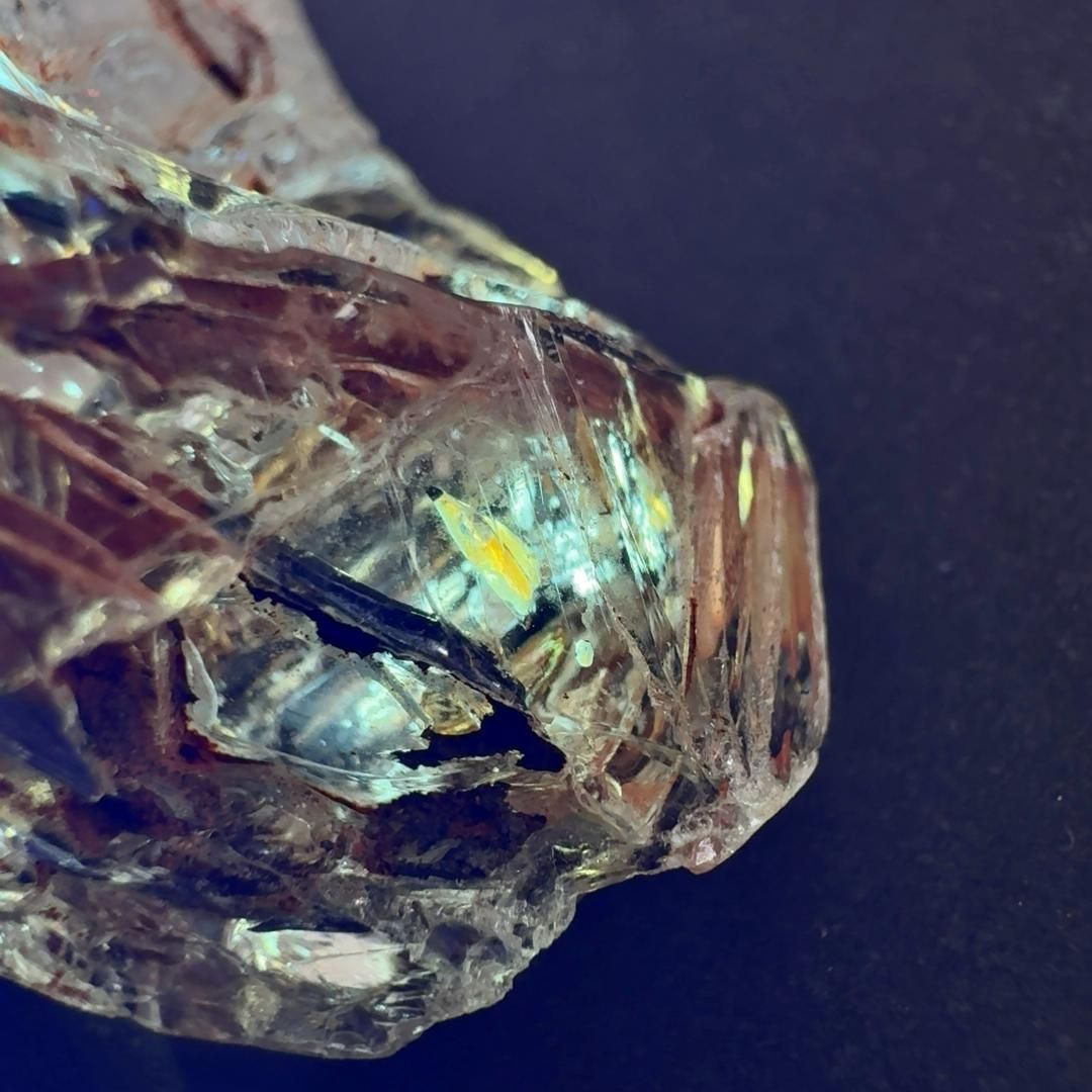 E31568 新産地 石油入り水晶 オイルインクォーツ 水晶 蛍光鉱物 水晶 天然石 原石 鉱物