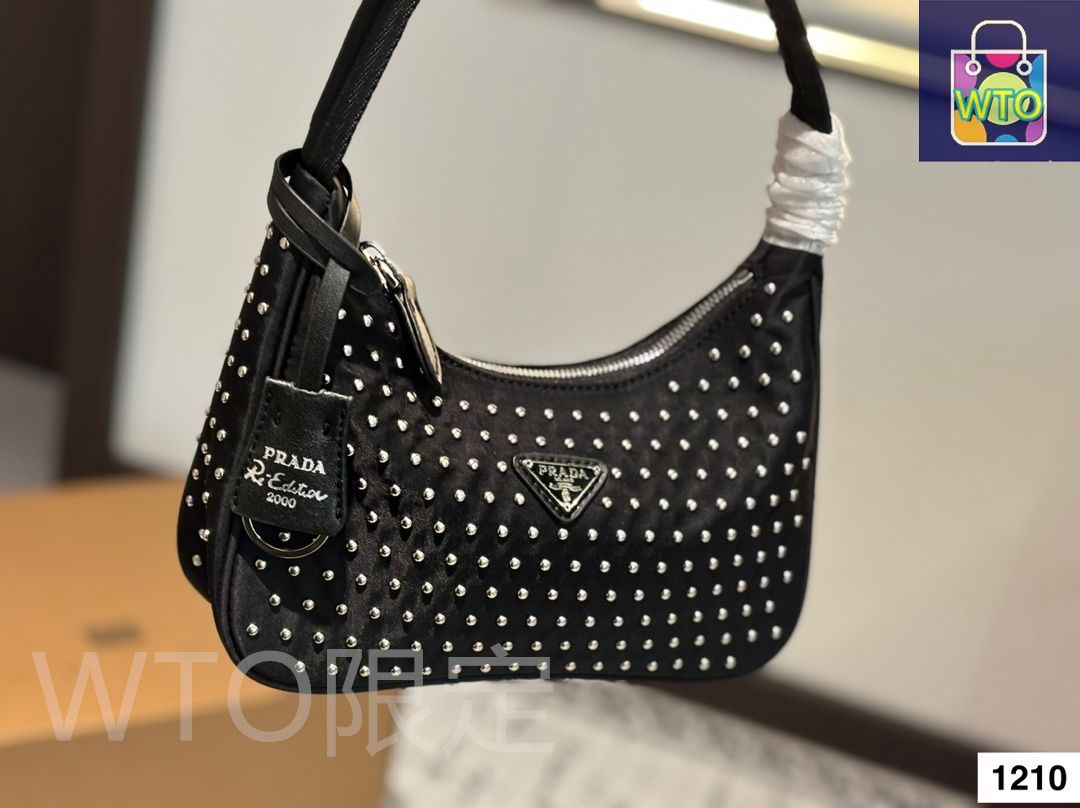 PRADA レザー アンダーアームバッグ ? 21×12cm [本日特価|新品未