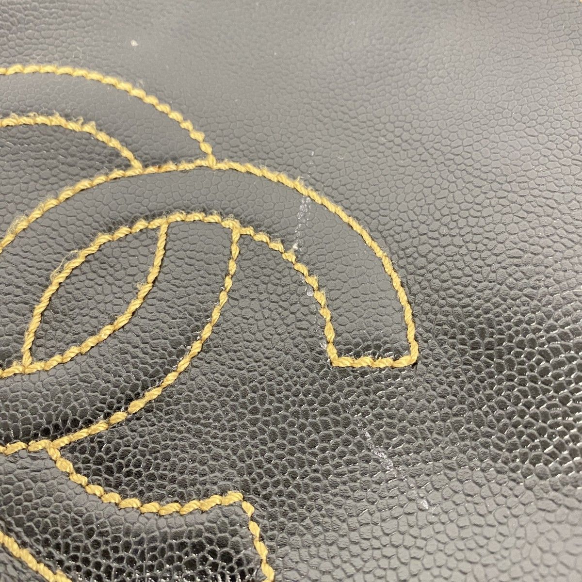 5gd5384-h】シャネル ハンドバッグ キャビアスキン ブラック ゴールド  