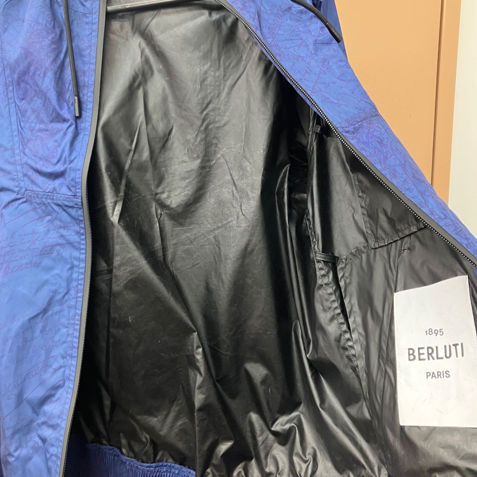 美品 Berluti ベルルッティ スクリット パーカ ブルゾン 本物 新品 ベルルッティ 絶盤 19FW スクリットレザー B-WAY フーディ