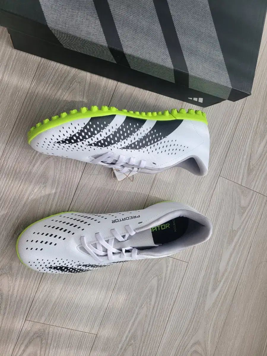 【雷市場（ポンジャン）商品韓国直送】 adidas(アディダス) サッカーシューズ 新品 260 265 270