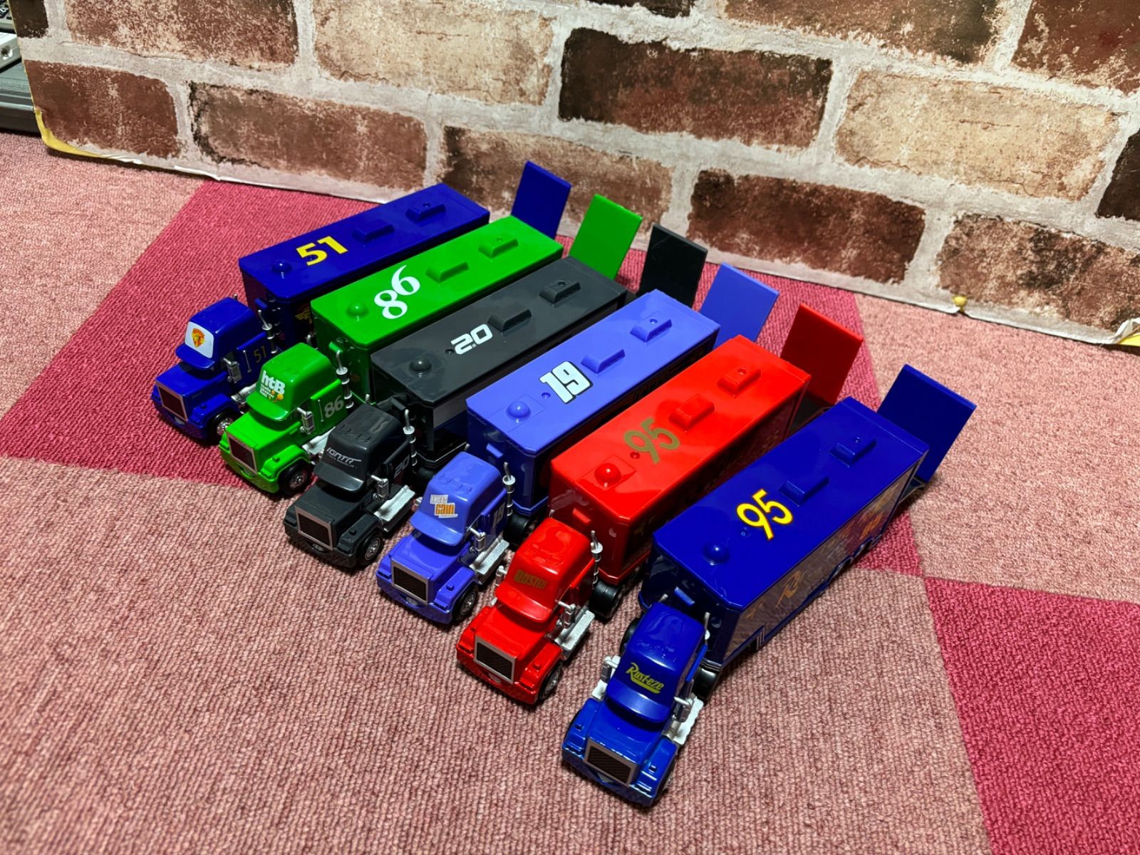 限定出品　カーズ　マックトラック トレーラー 11台セット 新品未使用 限定出品 カーズ マックトラック トレーラー 11台