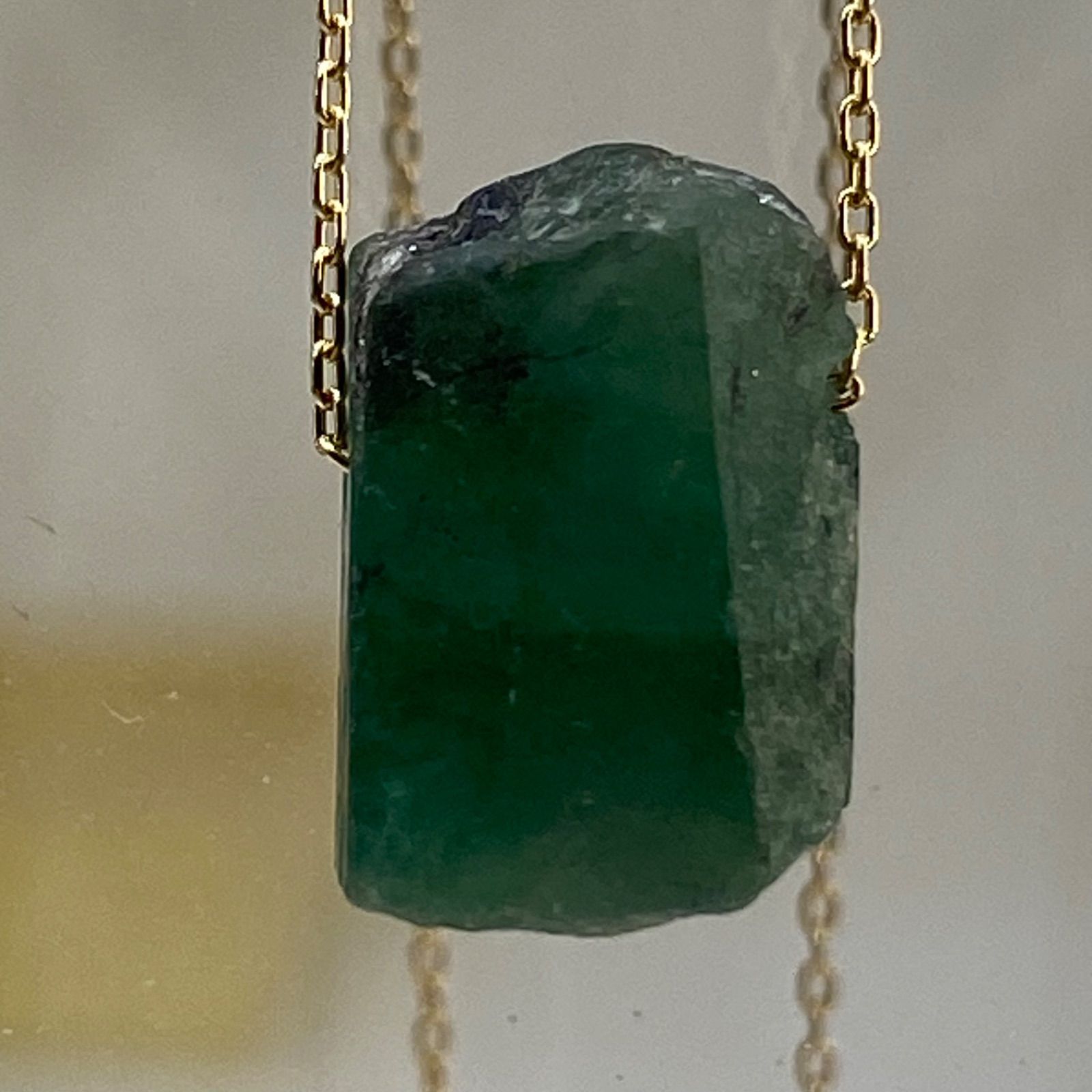 K18YG AU750 18金 天然エメラルド原石 6ct アズキチェーンネックレス