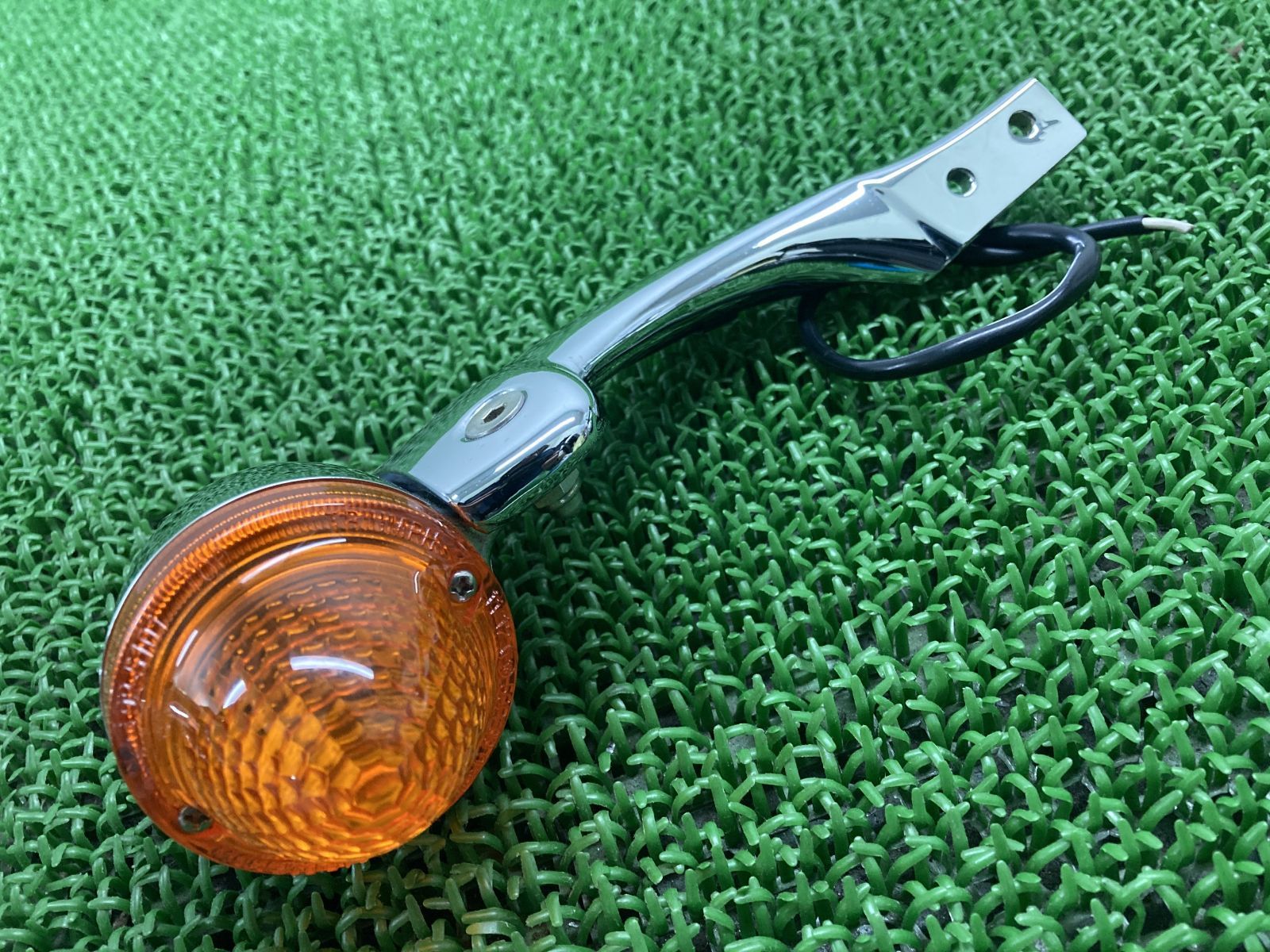 ロケットIII フロントウインカー 右 92-5101 トライアンフ TRIUMPH 純正 トライアンフ ロケット3 ステー 修復素材に 割れ欠け無し