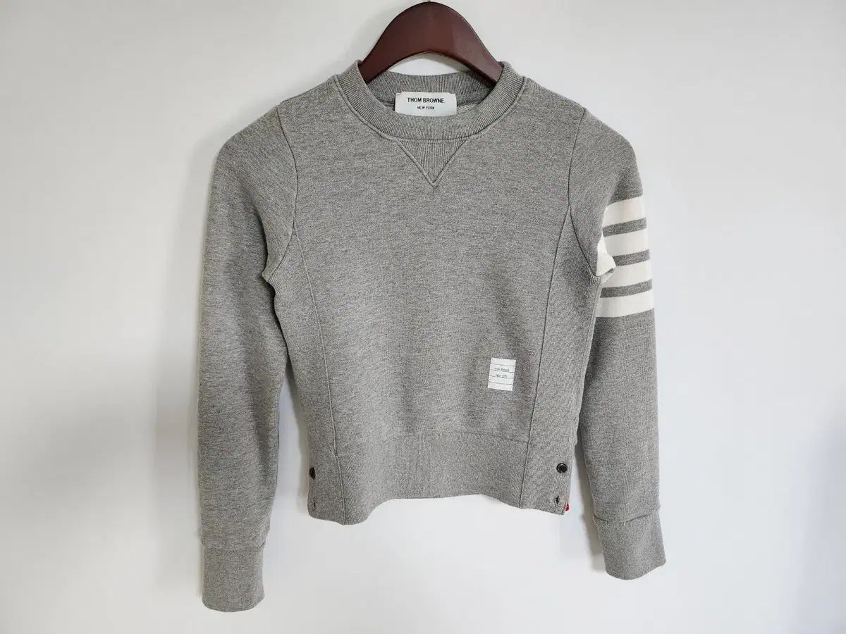 36 Thom Browne トム ブラウン グレー 斜めアームバンド ステッチ レディース トレーナー FJT002A