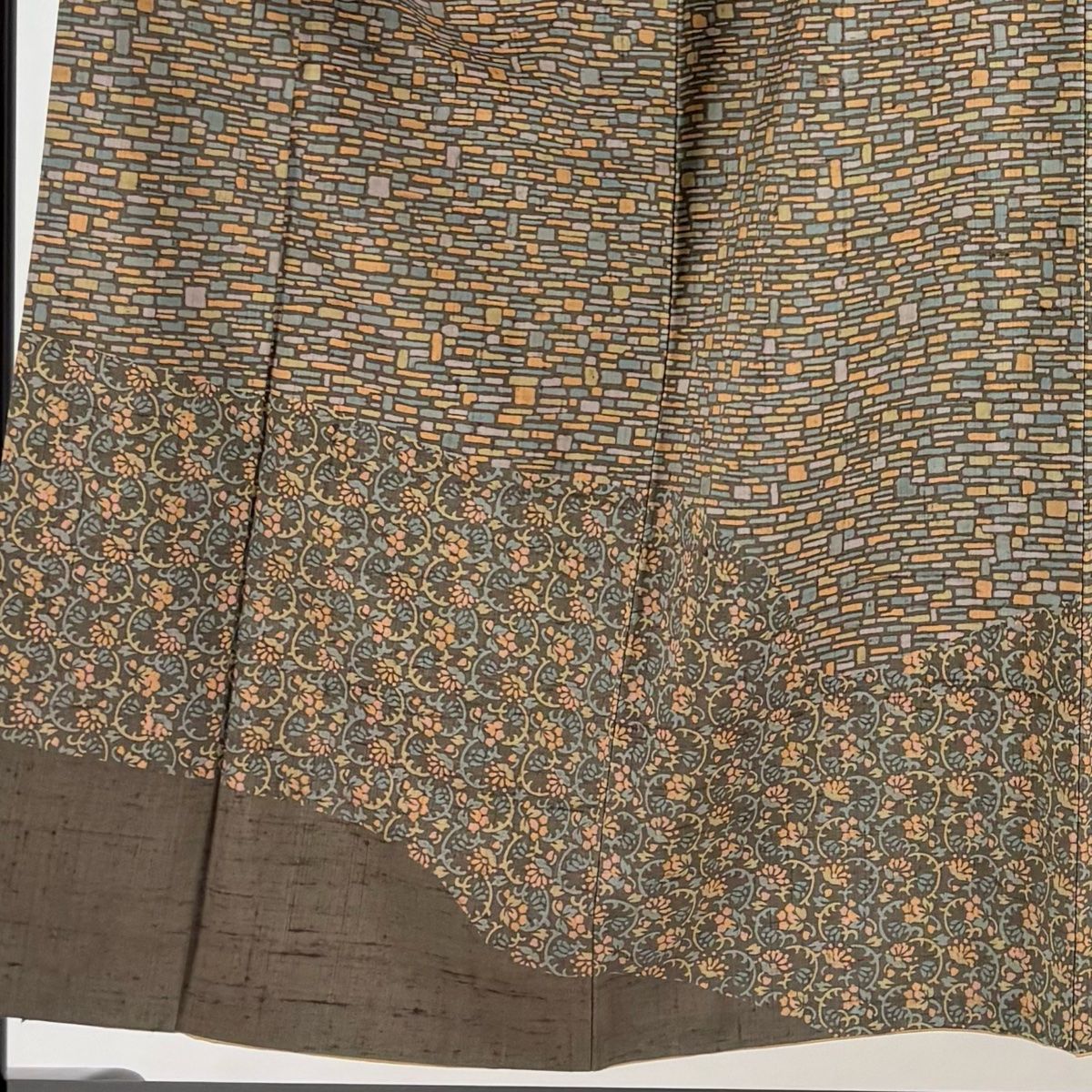 訪問着 身丈152.5cm 裄丈63.5cm S 袷 紬地 花唐草 幾何学模様 灰茶 正絹 名品