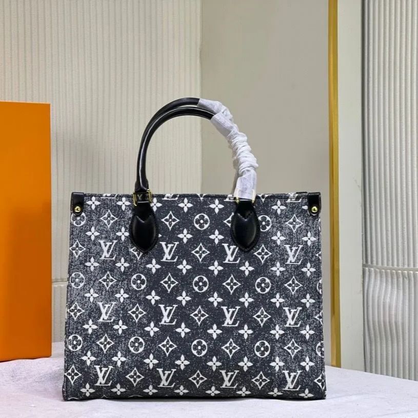 新品未使用 箱付  LOUIS VUITTON ノベルティトートバッグ 専用ページ