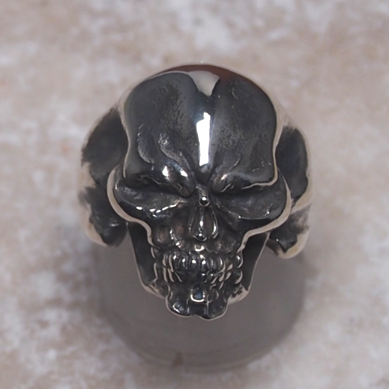 豚さんのお花畑で犬の散歩飾り カッティングボード飾り 編みぐるみ 壁飾り