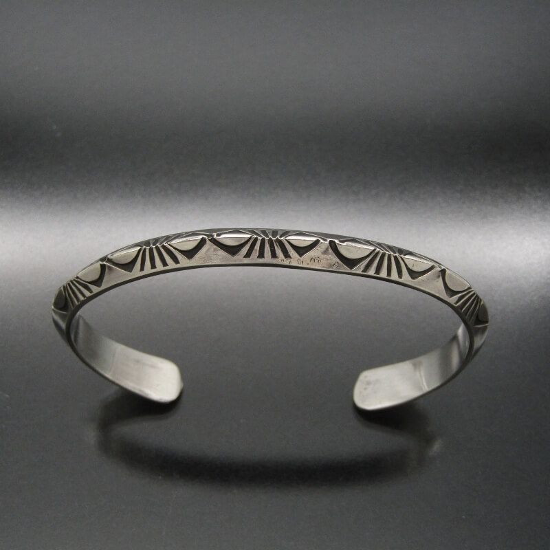 Tahe ナバホ族 バングル トライアングル スタンプワーク