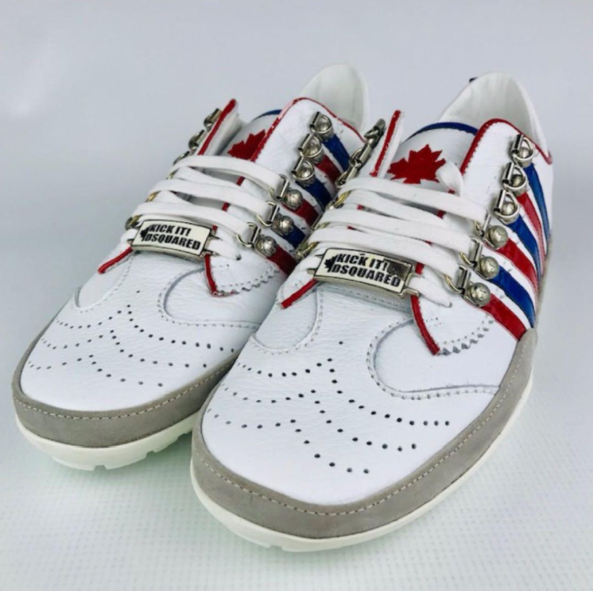 Dsquared2　ディースクエアード　ロゴプレート　レザーストラップ　サンダル Dsquared2 ディースクエアード ロゴプレート レザーストラップ
