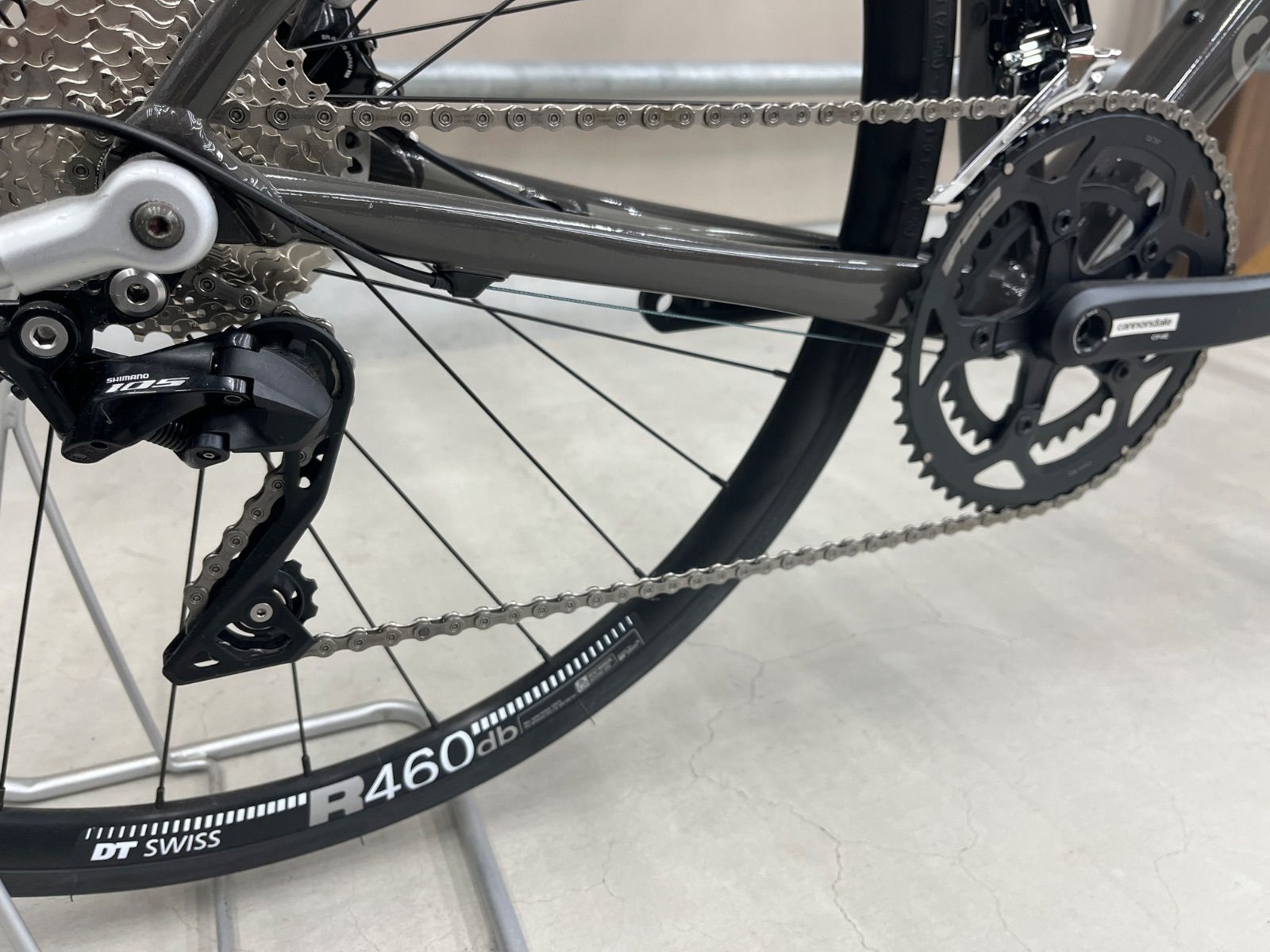 【新品未使用】 cannondale CAAD13 Disc キャノンデール キャド13 ロードバイク ディスクブレーキ SHIMANO 105 【送料無料】