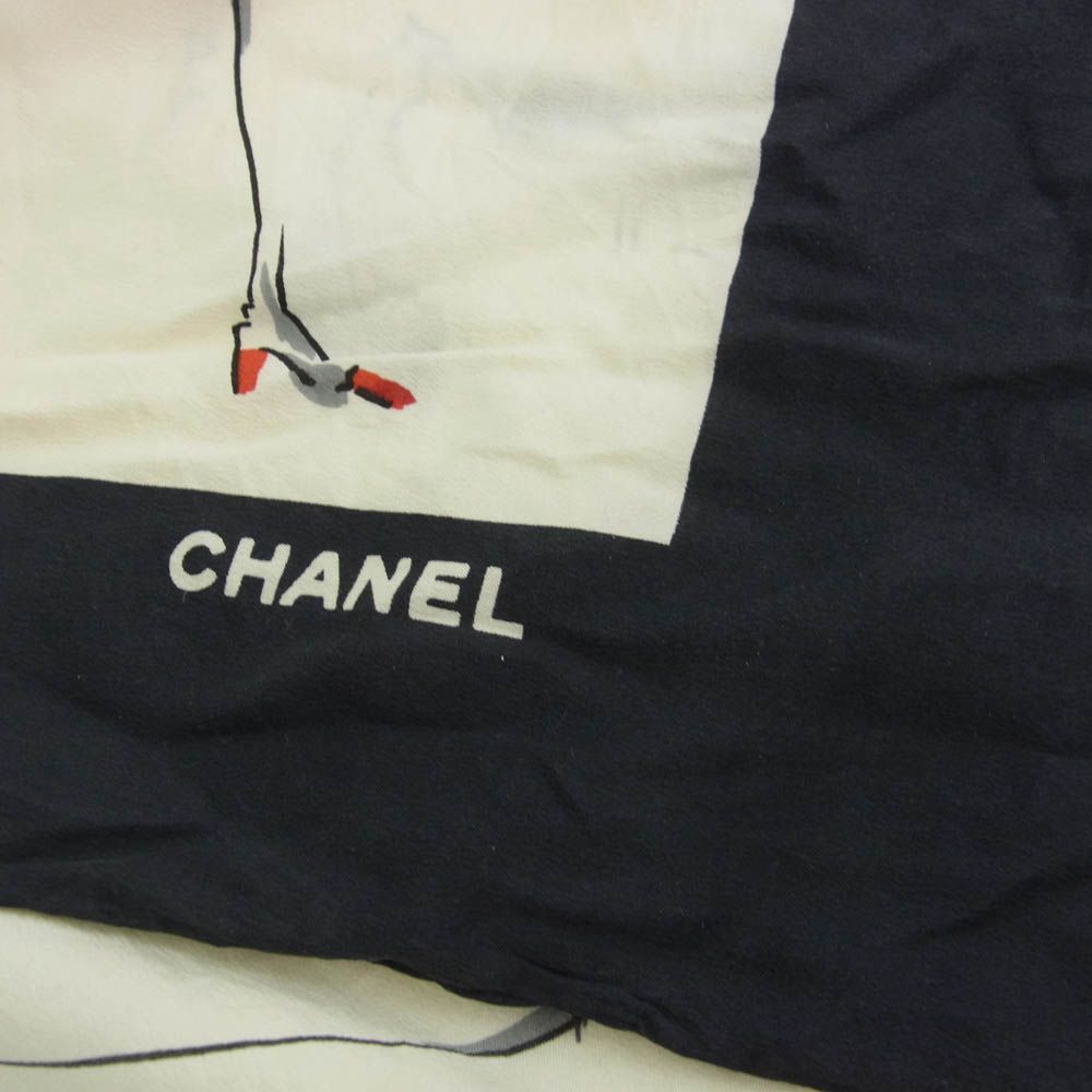 CHANEL シャネル ヴィンテージ マドモアゼル  シルク スカーフ 大判 CHANEL シャネル 大判 ヴィンテージチェーン柄 スカーフ シルク