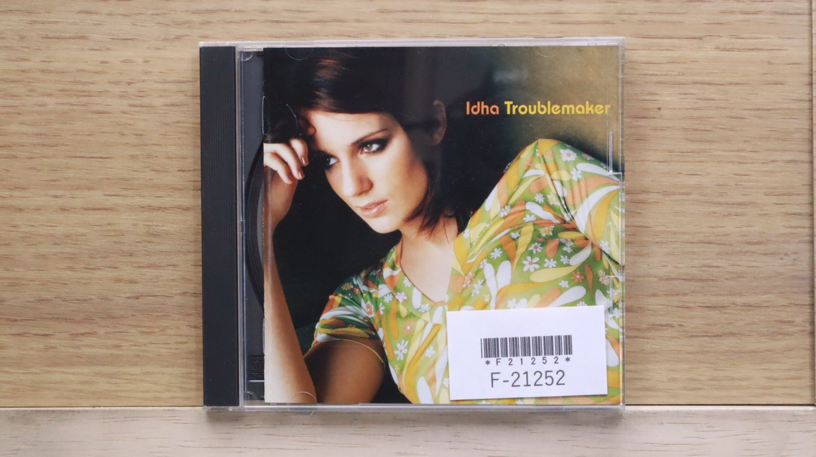 国内盤CD☆イーダ/Ida□ ア・ウーマン・イン・ア・マンズ 【ESCA6647