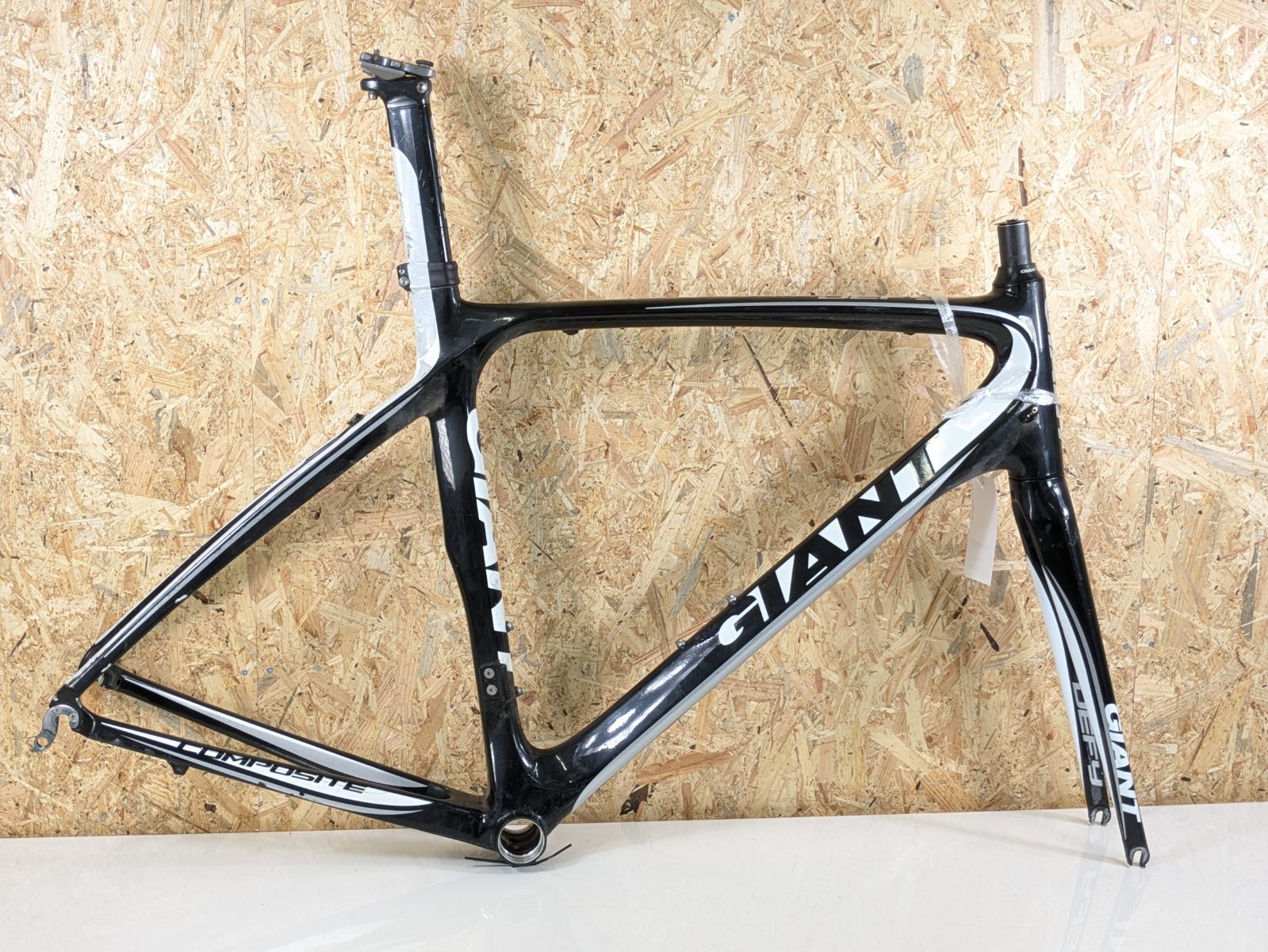 ジャイアント Giant Defy composite ML サイズ　フレームセット FR240623K