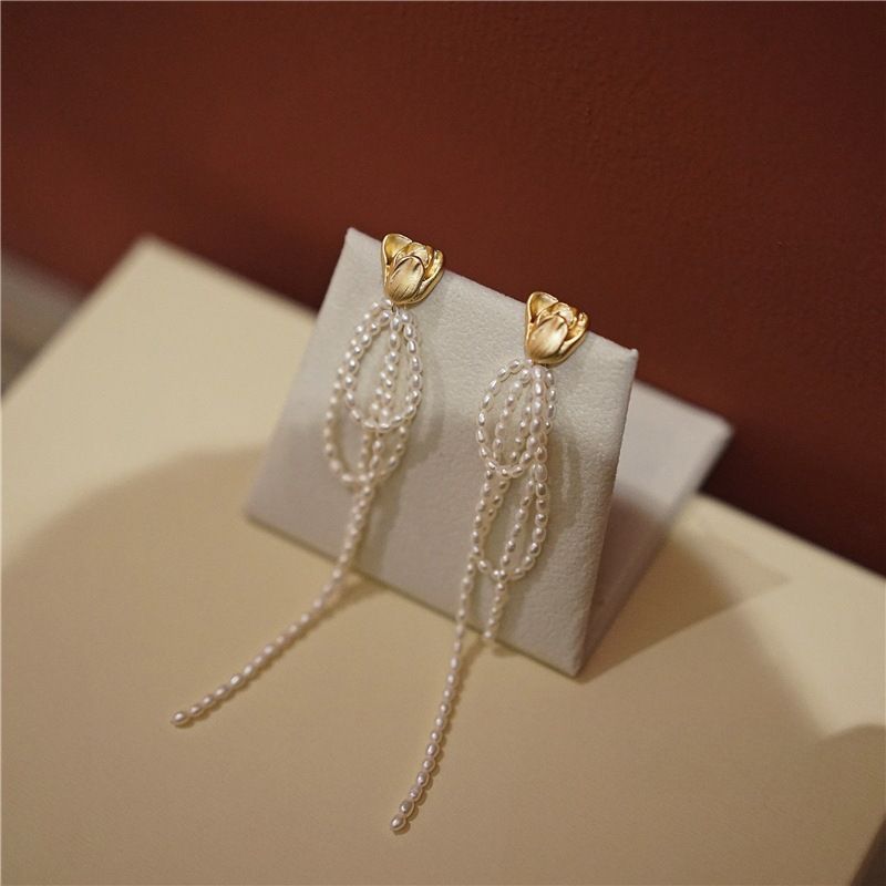 女性用のフレッシュでスタイリッシュなロングイヤリング