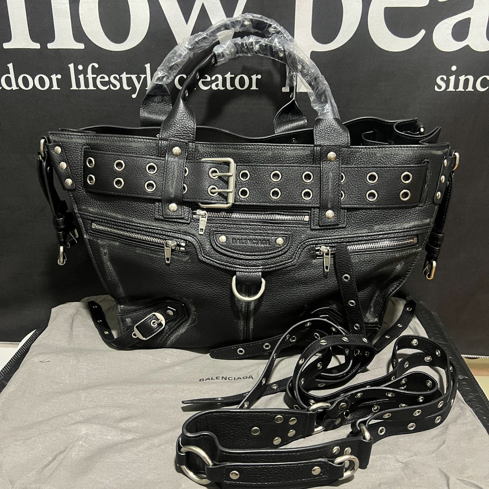 BALENCIAGA(バレンシアガ) emo バケットバッグ - メルカリ 