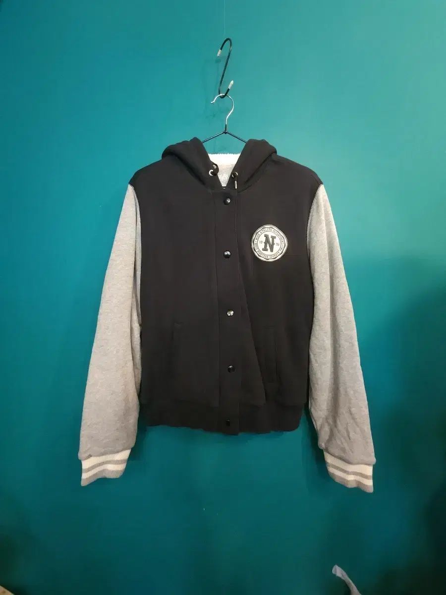 ナイキ 起毛 スタジアム バイカラー フーディー BoAファー ジップアップ